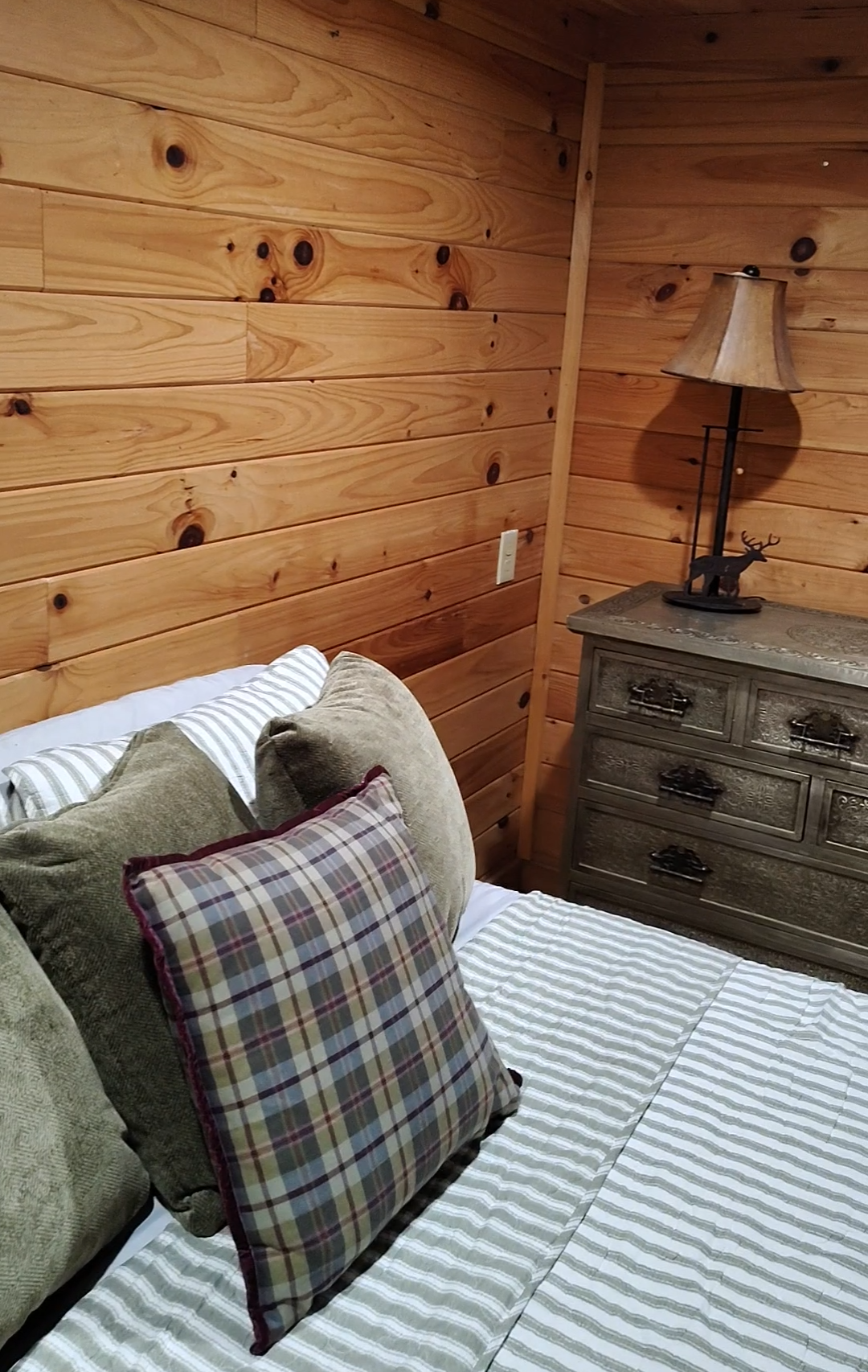 Hollar Hideaway Bedroom